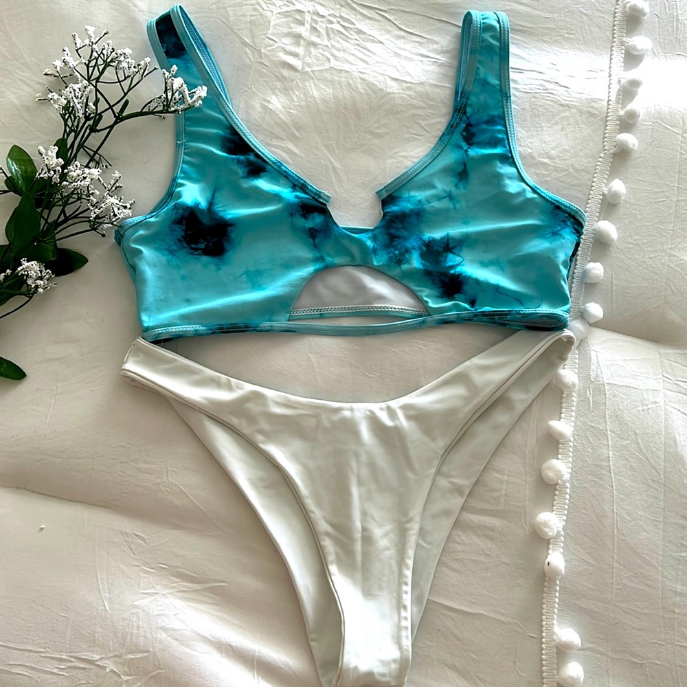 💙🤍Adorable Bikini Set